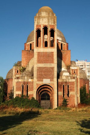 Die Fassade der Christus-Erlöser-Kathedrale, Kirche, eine unvollendete christliche, serbisch-orthodoxe Kathedrale, Kirche im Stadtzentrum von Prishtina, Pristina, Kosovo 2022