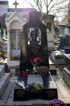 Foto de Una tumba Symon Petliura en el cementerio de Montparnasse. Fue el Comandante Supremo del Ejército Popular Ucraniano y dirigió la República Popular Ucraniana durante la Guerra de Independencia de Ucrania 1918-1919.. - Imagen libre de derechos