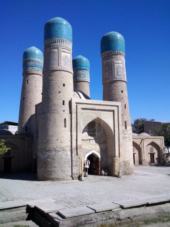 Téléchargez les photos : Chor Minor is the madrasa in the historic city of Bukhara, Uzbekistan - en image libre de droit