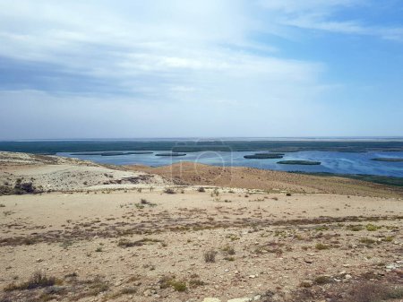 Sur le lac Sudochye, par rapport à la grande mer d'Aral