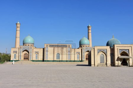 Téléchargez les photos : Hazrat Imam Complex est populairement connu comme Hast-Imam situé dans un ancien quartier résidentiel de Tachkent - en image libre de droit