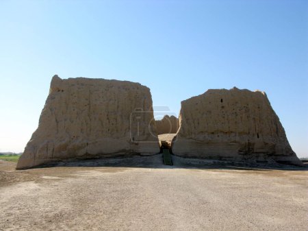 Téléchargez les photos : Visites du Turkménistan - sites historiques anciens de Merv - Grande forteresse de Kyz-Kala - en image libre de droit