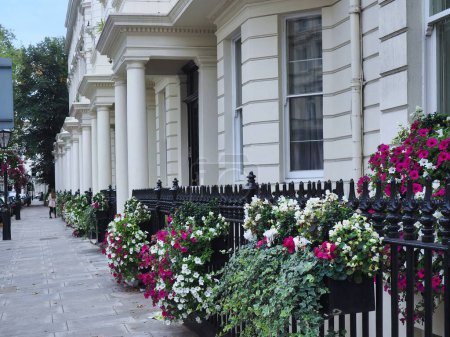 Foto de Londres, hilera de elegantes adosados en Kensington o Belgravia - Imagen libre de derechos