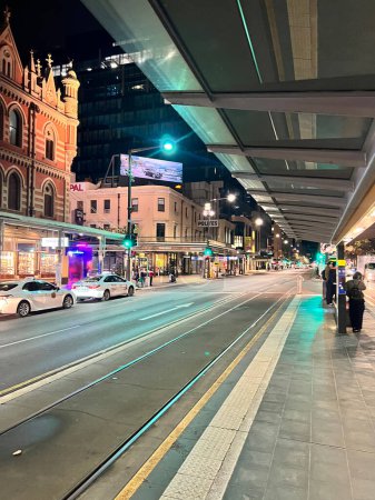 Téléchargez les photos : Arrêt de tramway Rundle Mall à Adélaïde. Australie du Sud. Photo de haute qualité - en image libre de droit