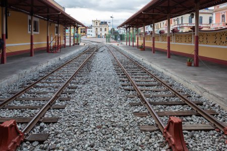 La gare de Riobamba mélange l'histoire avec les voyages quotidiens, symbolisant les voyages et les destinations