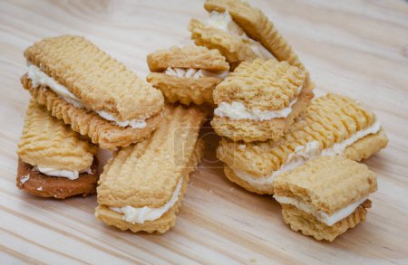 Téléchargez les photos : Homemade custard shortbread biscuits, South African favorite on rustic wooden surface - en image libre de droit