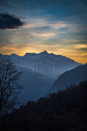 Téléchargez les photos : Plan panoramique de la belle Chiusaforte Raunis, Italie - en image libre de droit