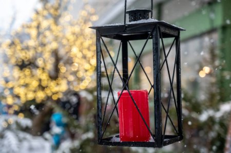 Téléchargez les photos : Gros plan de lanterne bougie pour fond de Noël - en image libre de droit