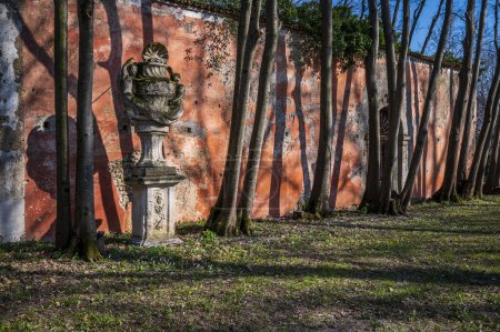 Foto de Villa Manin, antigua residencia del Dux de Venecia. Colores de la puesta del sol. Passariano, Codroipo - Imagen libre de derechos