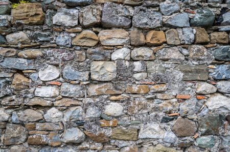 Foto de Plano pintoresco de la pared de piedra Ville a Moruzzo, Italia - Imagen libre de derechos