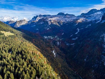 Blick auf das Val Raccolana Tal und Montasio, Nordosten Italiens