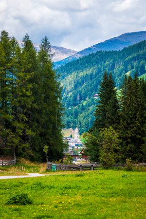 Téléchargez les photos : Val Fiscalina. Cadre des Dolomites de Sesto. - en image libre de droit