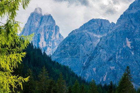 Téléchargez les photos : Val Fiscalina. Cadre des Dolomites de Sesto. - en image libre de droit