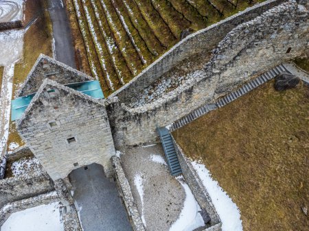 Fortificación medieval (Chiusa di Rio Pusteria) del siglo XII, Val Pusteria, Dolomitas, Italia