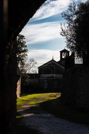 Foto de Vista panorámica del hermoso castillo medieval en Italia - Imagen libre de derechos