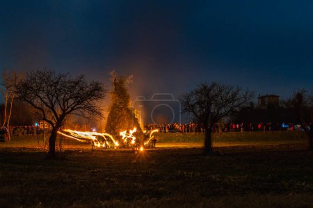 Téléchargez les photos : Épiphanie feux de tradition dans le Frioul - en image libre de droit