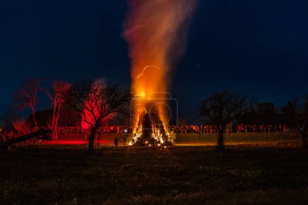 Téléchargez les photos : Épiphanie feux de tradition dans le Frioul - en image libre de droit
