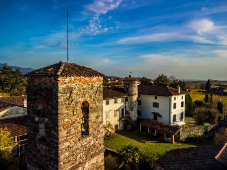 Foto de Pintoresca foto del antiguo pueblo de Villafredda. Friuli. - Imagen libre de derechos