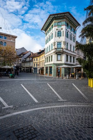 Téléchargez les photos : Slovénie, Ljubljana - 27 décembre 2022 : plan panoramique de la vieille ville de Ljubljana, capitale de la Slovénie - en image libre de droit