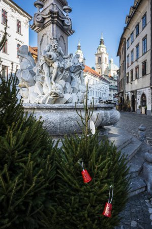 Foto de Eslovenia, Liubliana - 27 de diciembre de 2022: plano panorámico de la ciudad vieja de Liubliana, capital de Eslovenia - Imagen libre de derechos