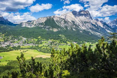 Téléchargez les photos : Vue imprenable sur les Dolomites de Cortina. Italie - en image libre de droit