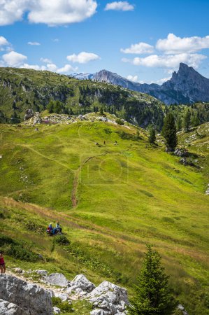Téléchargez les photos : Vue imprenable sur les Dolomites de Cortina. Italie - en image libre de droit
