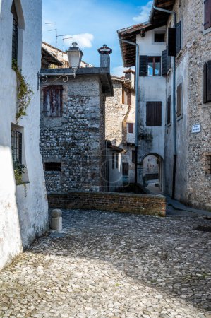 Foto de Una visión de la ciudad de Valvasone en Friuli-Venezia Giulia, Italia - Imagen libre de derechos