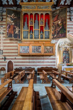 Foto de El órgano centenario en la iglesia de Valvasone - Imagen libre de derechos