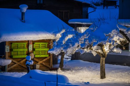 Foto de El complejo turístico de Tarvisio después de una fuerte nevada - Imagen libre de derechos