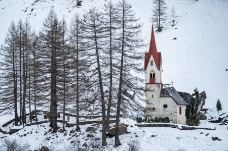 Téléchargez les photos : Eglise de Santo Spirito dans la Val Aurina - en image libre de droit