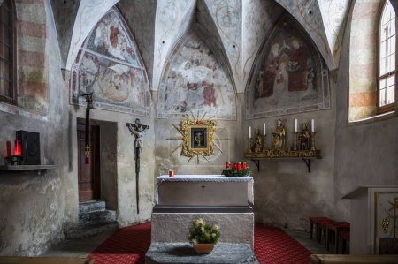 Téléchargez les photos : Eglise de Santo Spirito dans la Val Aurina - en image libre de droit