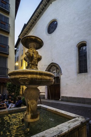 Téléchargez les photos : Belle architecture historique à Bergame, Italie - en image libre de droit