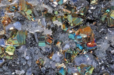 Téléchargez les photos : Beautiful cluster of pyrite, quartz, galena, quartz pin - en image libre de droit