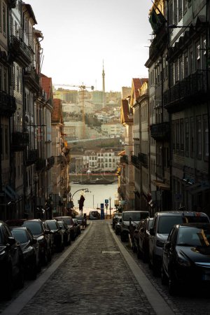 Téléchargez les photos : Rues aube de Porto ville au Portugal en automne - en image libre de droit
