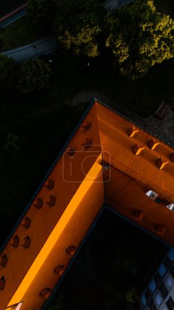 Téléchargez les photos : Vue sur le centre historique de Wroclaw en Pologne et l'île de Tumski au coucher du soleil au printemps - en image libre de droit