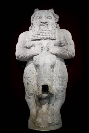 Foto de Vista de la Estatua del medio dios Bes en el Museo de Arqueología de Estambul. - Imagen libre de derechos