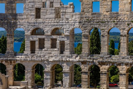 Foto de Anfiteatro en Pula atracciones turísticas arena gladiatorial en Croacia - Imagen libre de derechos