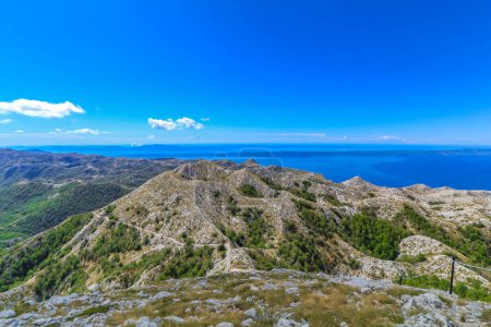 Pico Sveti Jure Biokovo, Montañas Dináricas en Croacia, vista de pájaro paisaje 1762 m