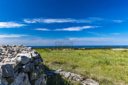Monkodonja asentamiento de la Edad de Bronce, sitio arqueológico de Rovinj en Croacia 