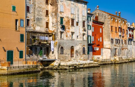 Téléchargez les photos : Vue de la vieille ville romantique de Rovinj sur la péninsule istrienne en Croatie - en image libre de droit