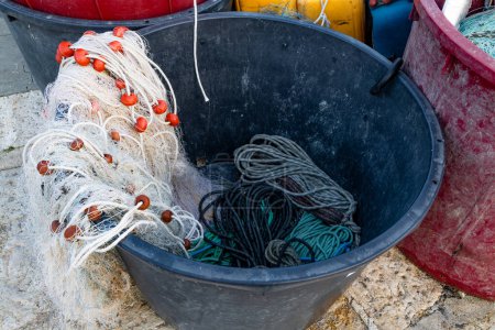 Viejas redes de pesca reparadas y preparadas para un viaje de pesca Rovinj Croacia Istria