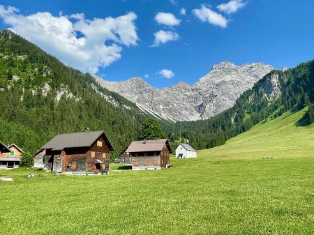 Foto de Panoramic view of wooden huts in Nenzinger Himmel. Vorarlberg, Austria. High quality photo - Imagen libre de derechos