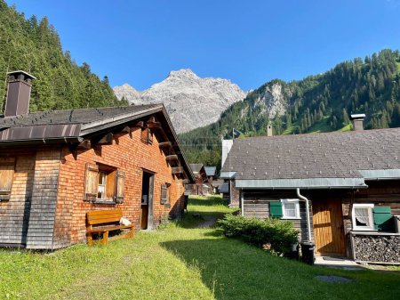 Foto de Panoramic view of wooden huts in Nenzinger Himmel. Vorarlberg, Austria. High quality photo - Imagen libre de derechos