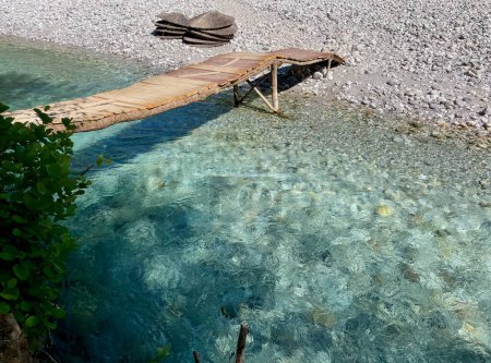 Téléchargez les photos : Rivière Shala bleu turquoise, Albanie. Photo de haute qualité - en image libre de droit