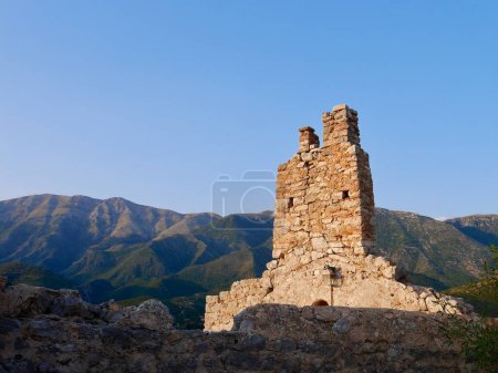 Foto de Antiguo castillo Himare al atardecer, Albania. Foto de alta calidad - Imagen libre de derechos