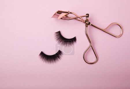 Photo for Eyelash curler for eyelashes on a lilac background. Base products for eyelash makeup.Eyelash curling tool. Makeup. Beauty concept.Close-up. - Royalty Free Image