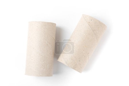Leere Toilettenpapierrolle. Leere Toilettenpapierrollen für die Toilette, isoliert auf weißem Hintergrund. Papierschlauch aus Toilettenpapier.
