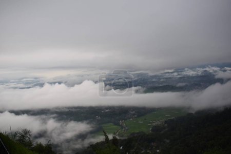 Téléchargez les photos : View of the Land above the Clouds (village above the Clouds) Lolai Hills Village and traditional village covered by clouds in the morning before sunrise - en image libre de droit