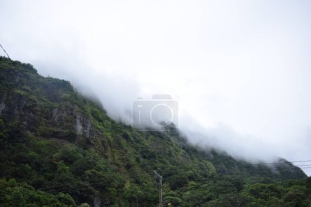 Téléchargez les photos : Indonesian Landscape. White clouds in the mountainous area. The mountainous location called "Bulu Dua" Photo during the day - en image libre de droit
