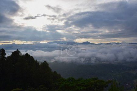 Téléchargez les photos : View of the Land above the Clouds (village above the Clouds) Lolai Hills Village and traditional village covered by clouds in the morning before sunrise - en image libre de droit